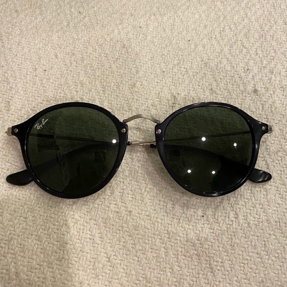 Ray-Ban Round Fleck Sunglasses RB 2447